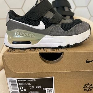 Boys Nike Air Max System Sneakers